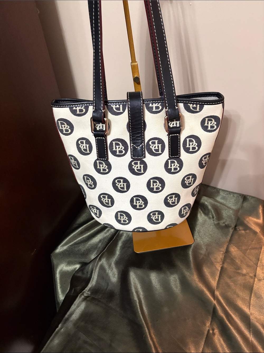 Dooney & Bourke Cream Canvas bucket bag with Black Logo Print - Picture 5 of 13